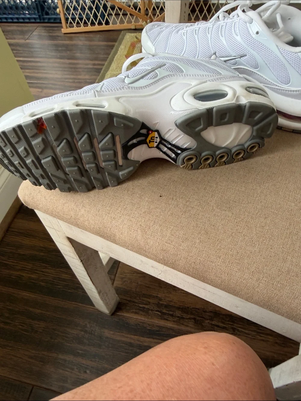 Nike Men's All-White Mesh Trainer Sneaker air max plus tn 10.5